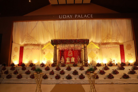 TRADITIONAL WEDDING STAGE DECOR