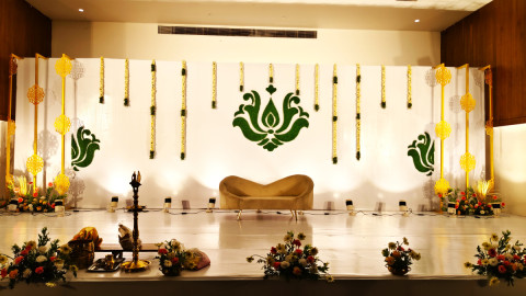 TRADITIONAL HINDU WEDDING STAGE DECOR