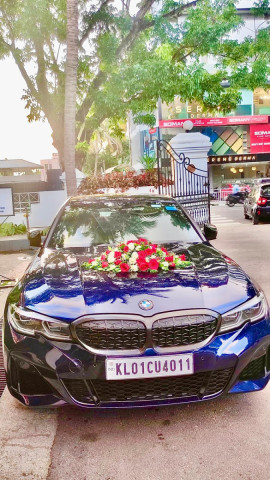 royal events car flower decor
